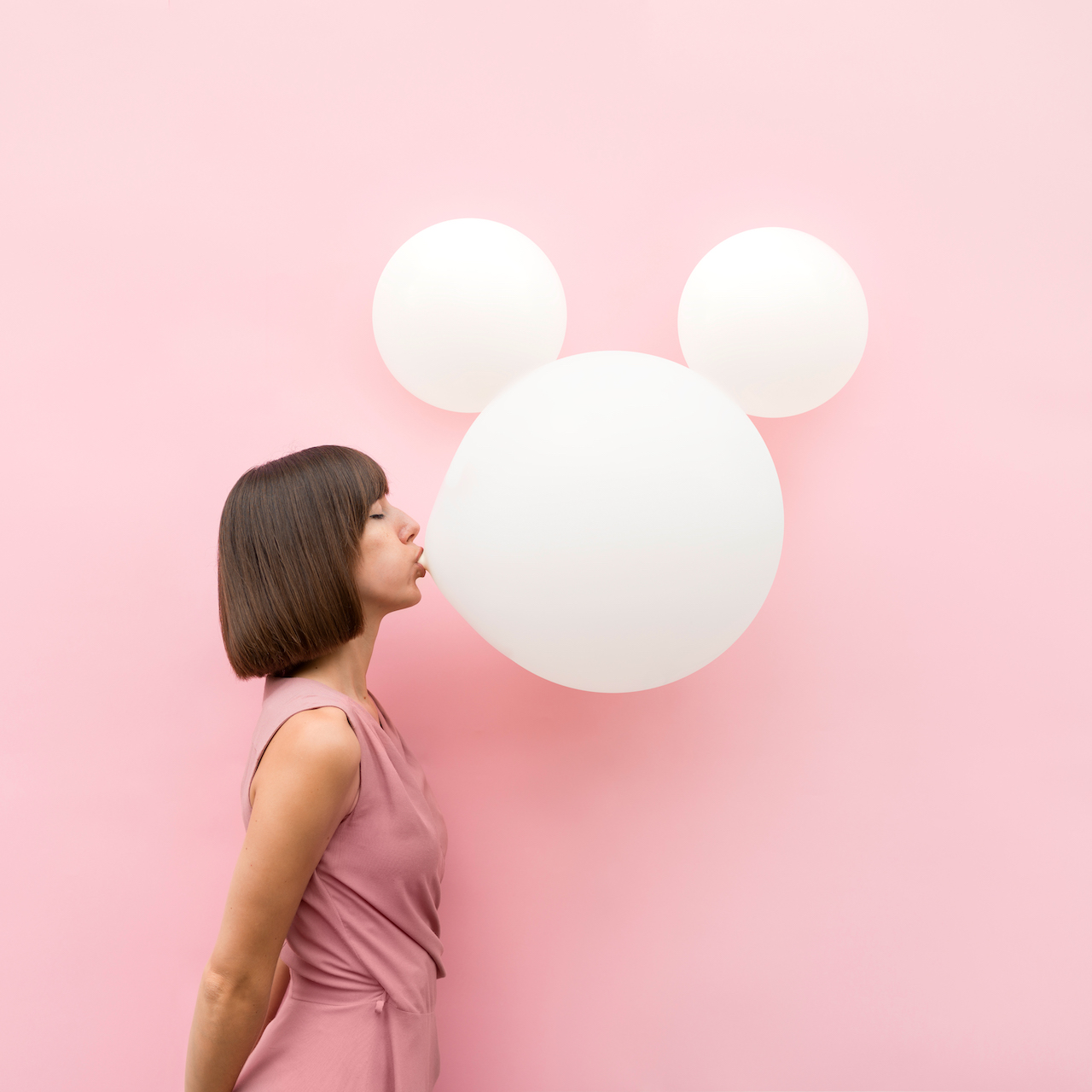 Annandaniel DrCuerda Anniset Instagram Creative Influencer Campaign Disney Mickey Mouse 90 Anniversary Pink Gum Balloon Bubble
